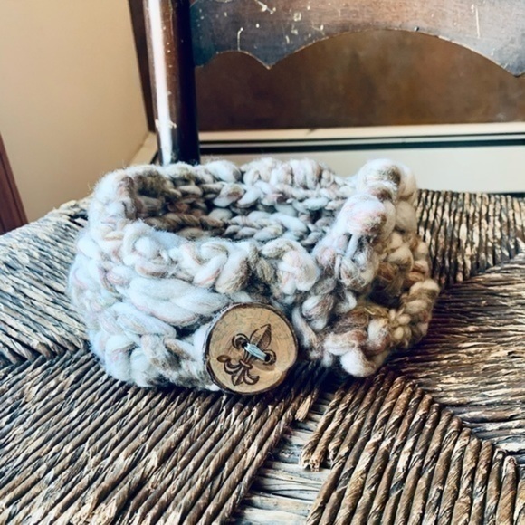 ✨🥶Neutral Hand Knit 🧶 Collar Scarf 🧣 Accessory ✨ - Picture 4 of 10